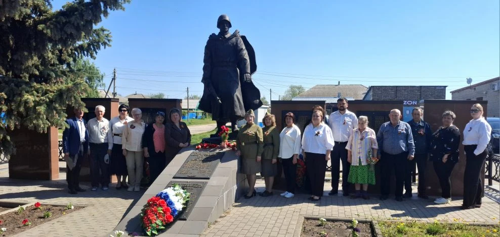 8 Мая состоялось торжественное возложение венков и цветов к воинскому захоронению. 🇷🇺