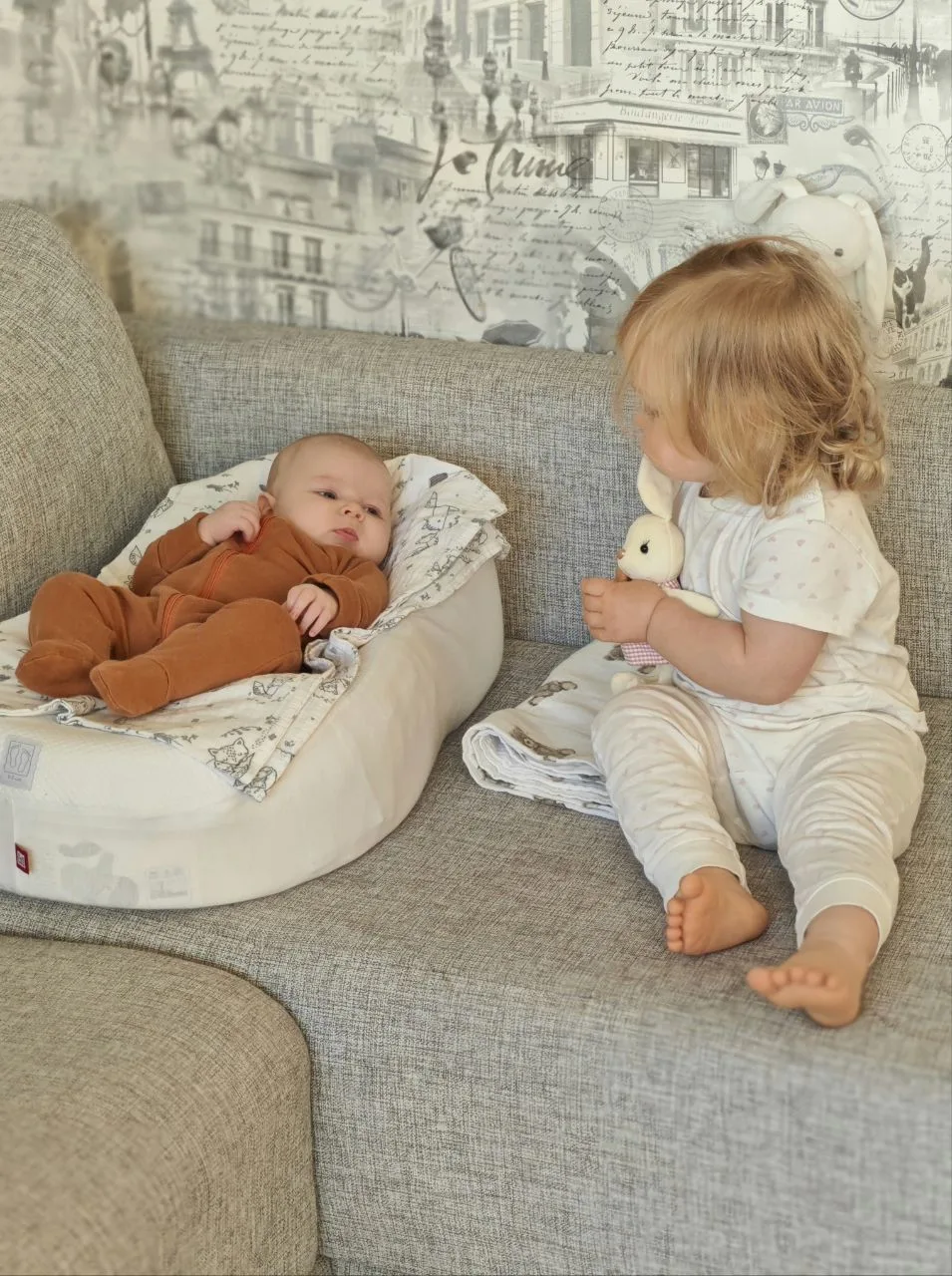 Мамин помощник на посту! 🧸👶 Развлекаю, пока мама собирается с Есеней в больницу! Всё ...
