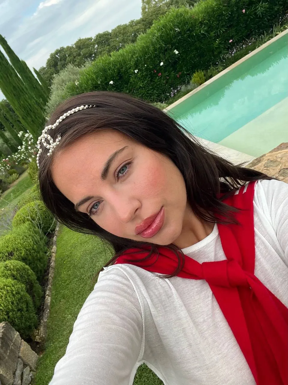 Если вы давно хотели почувствовать себя принцессой, то сейчас самое время👸

Диадемы и тиары все чащ