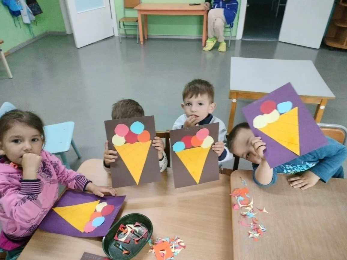 🍧 Маленькие ручки — большое дело! Учимся вырезать и творить. Казалось бы, что сложного...
