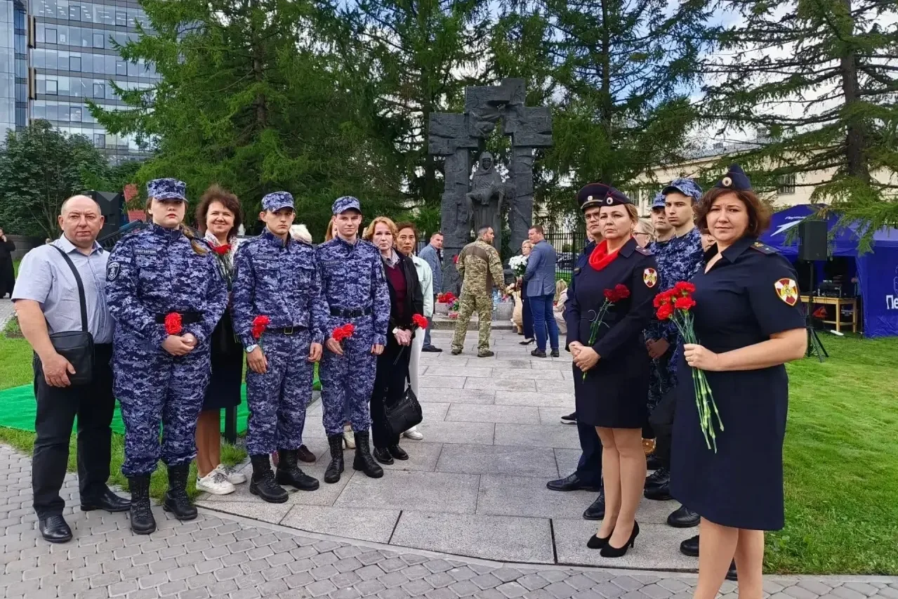 В Петербурге представители Росгвардии почтили память жертв терроризма