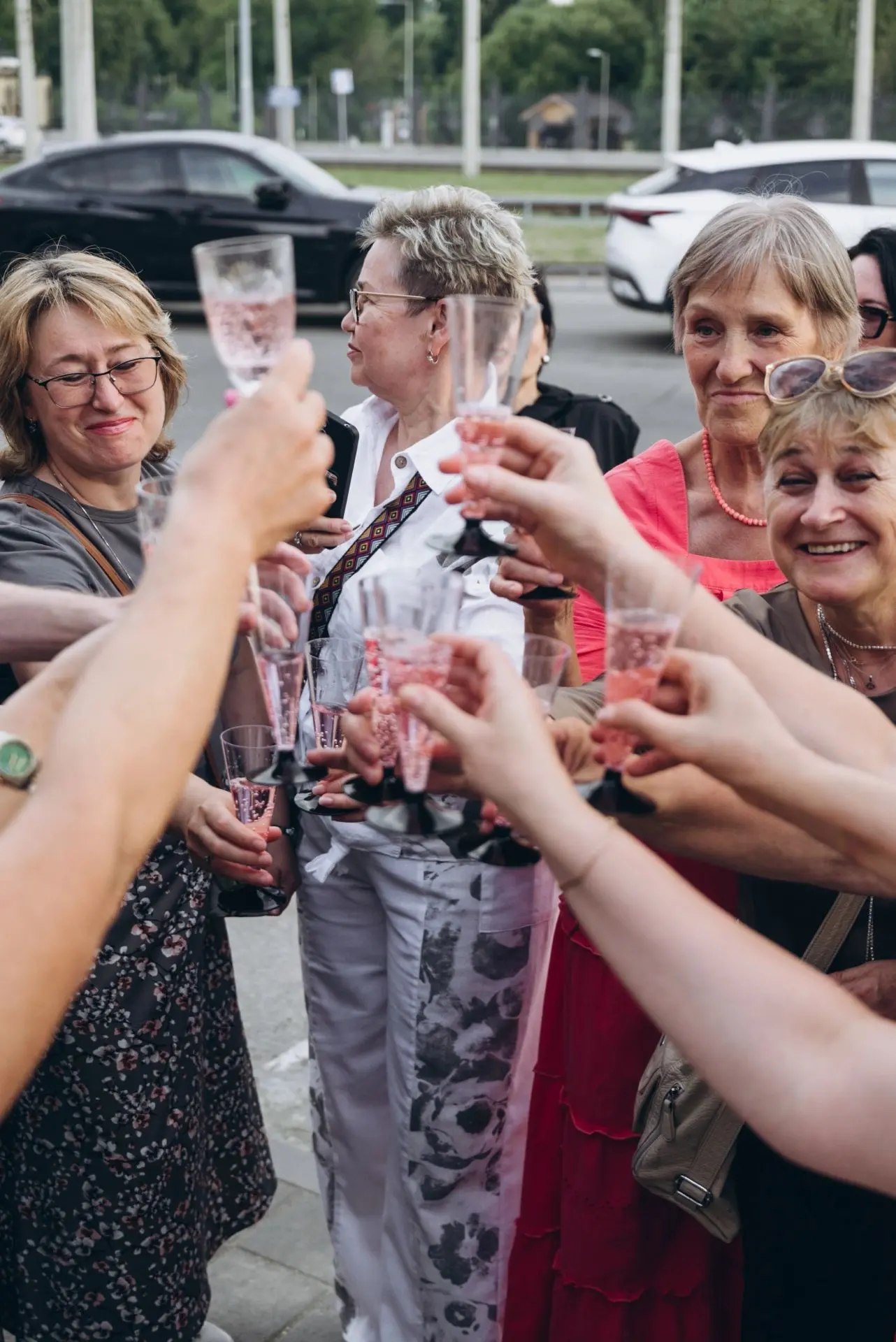 🍷 Завтра вечером выпьем за любовь