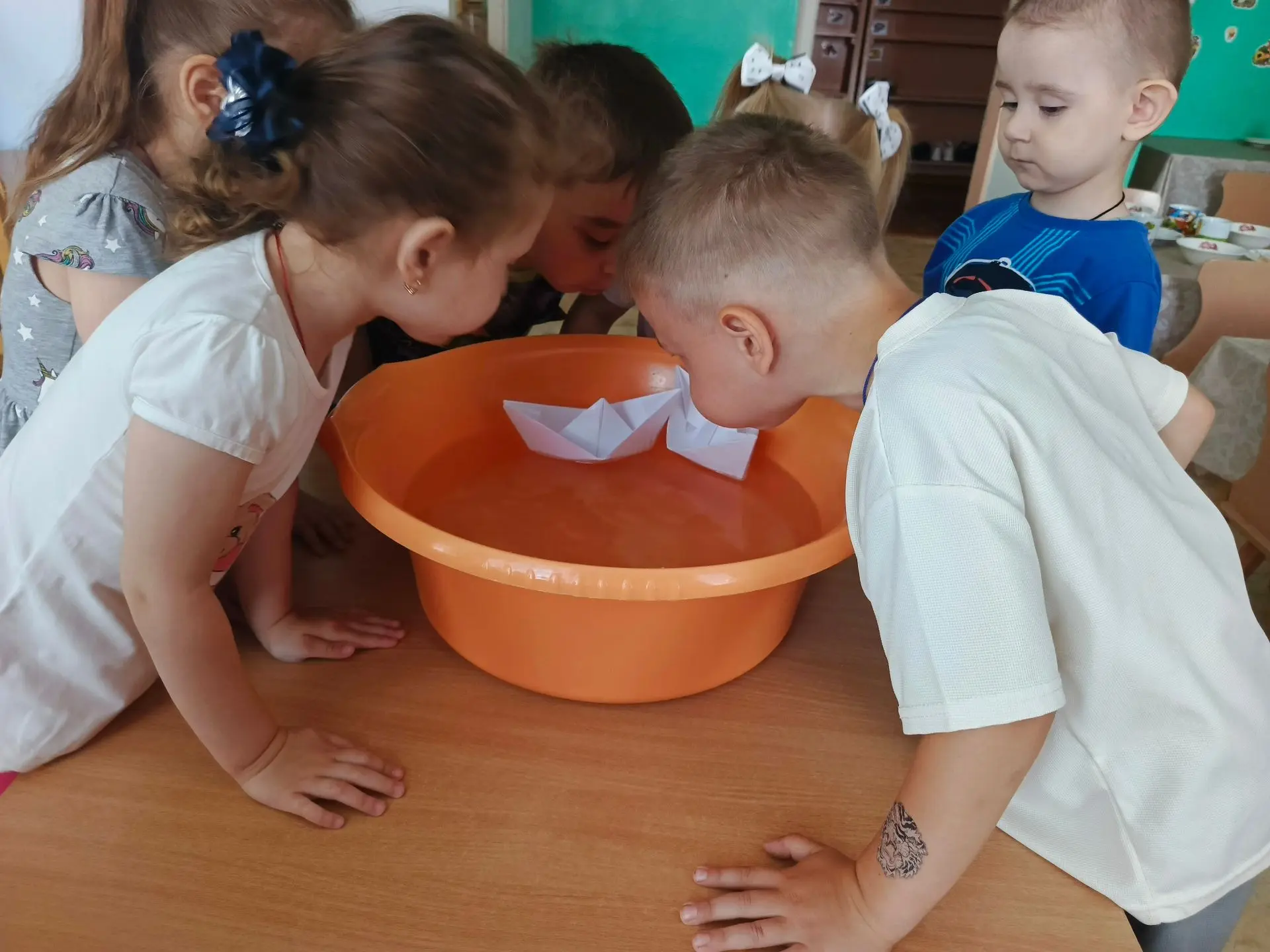 ДЕНЬ ВЕТРА в младшей разновозрастной группе «Пчёлки» с/п детский сад МКОУ БООШ №9
Сегодня мы устроил