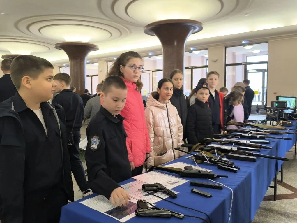 📌Учащиеся полицейского класса побывали в театре имени Горького на праздничном концерте, посвящённом 