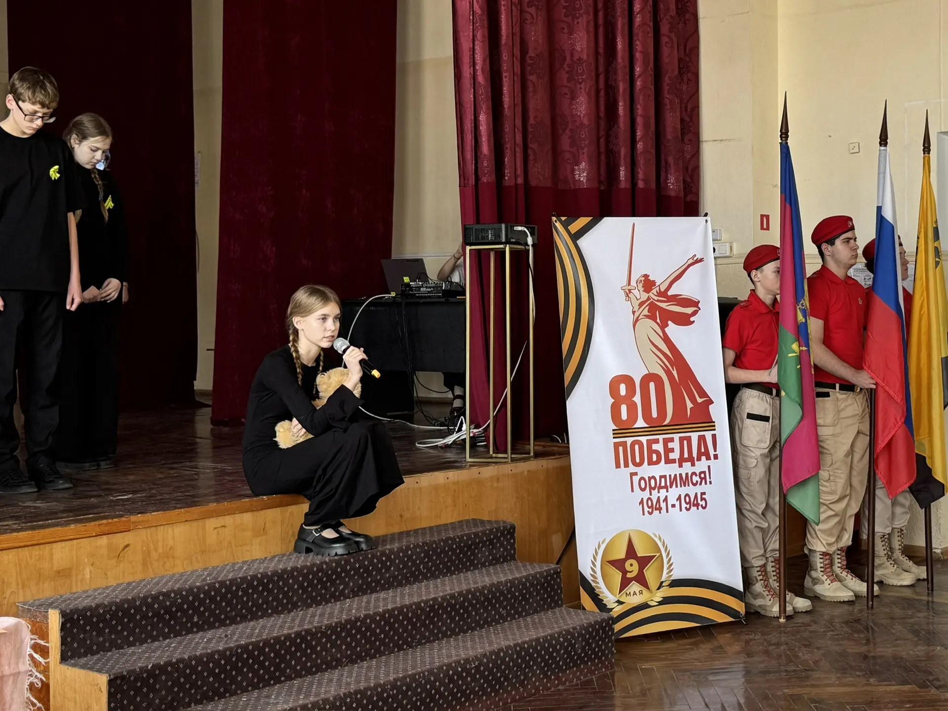 ТОРЖЕСТВЕННАЯ ЛИНЕЙКА «ДЕТИ ЛЕНИНГРАДА»: завершаем памятный день.   В первой смене цикл мероприятий,