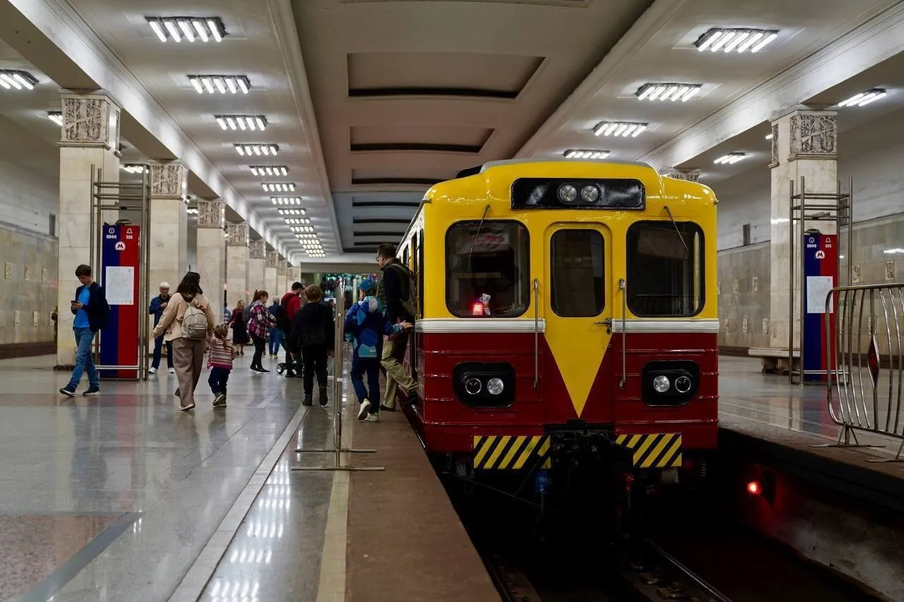 🚇 Парад поездов и выставка ретровагонов  🎉 Сегодня исполняется 91 год Московскому метрополитену!  🚇 