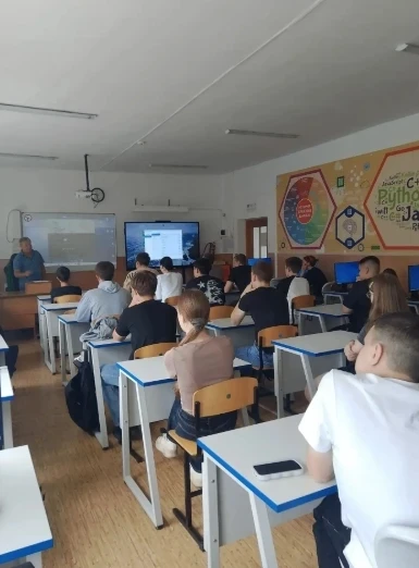 ⚙️Четвёртый день смены "Инженеры" для одиннадцатиклассников!
🎓Сегодняшний день был посвящён практик