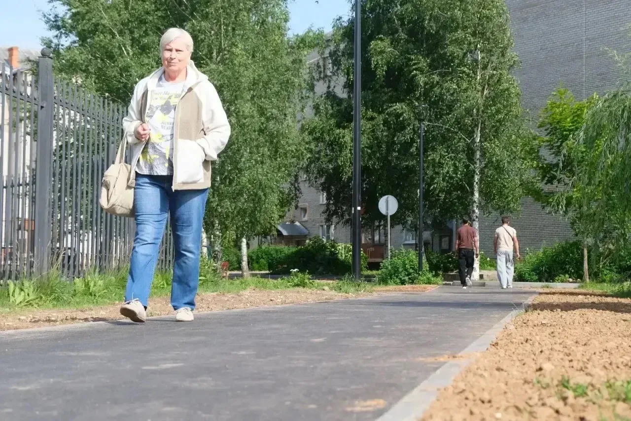 🚧По улице 1-я Советская у дома № 51 «А» завершается комплексное благоустройство дворовой территории