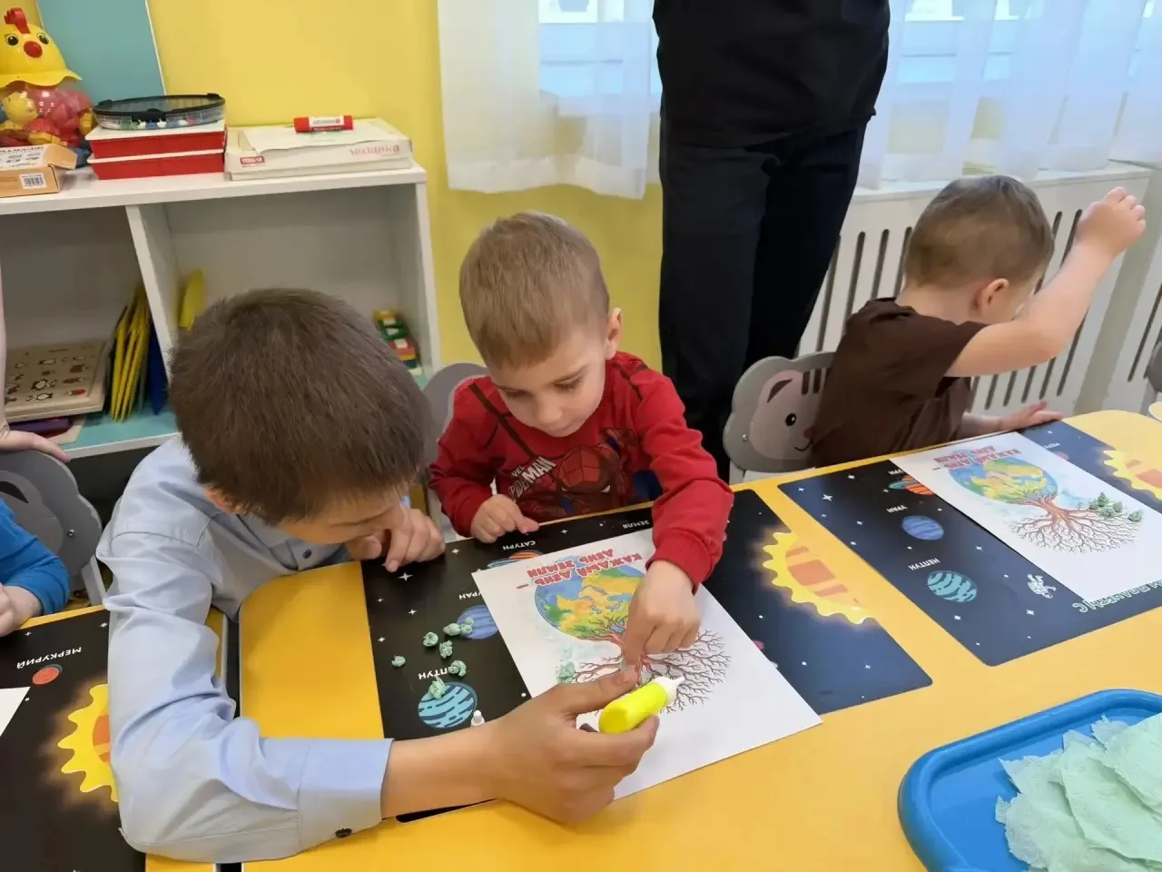 🚀 Профессии, которые меняют мир: 6Г в гостях у малышей!  Сегодня для наших шестиклассников распахнул