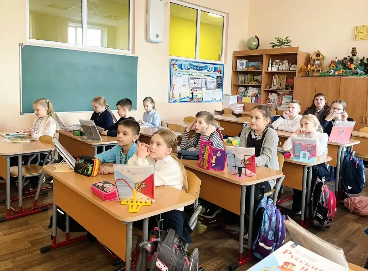 📚 «Мир фантазии и рифмы»  В нашей школе прошло мероприятие, посвящённое Всемирному дню поэзии ✨  Реб