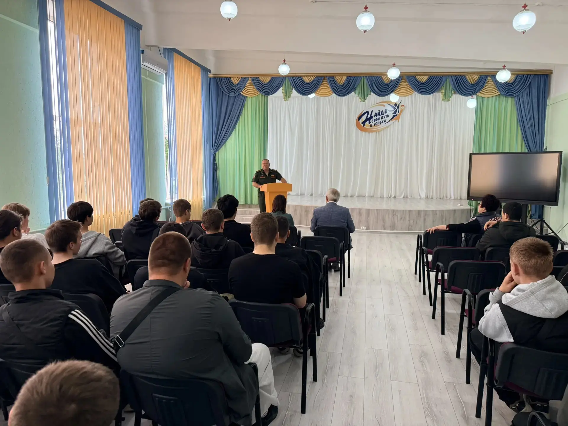Профориентационная встреча в Благодарненском агротехническом техникуме: служба по контр...