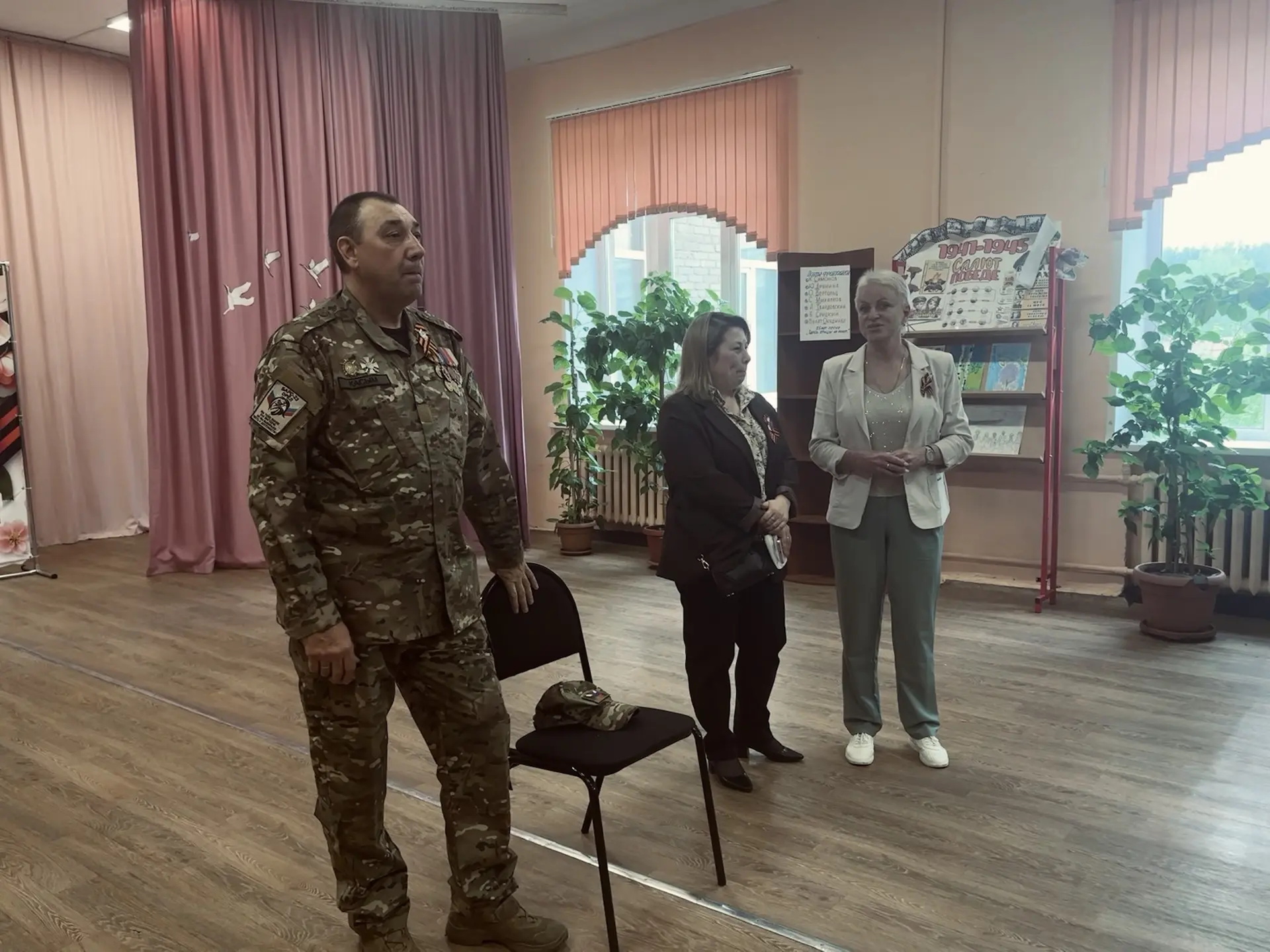 Вчера в нашей школе состоялся разговор, который не забудется. 🏫  К нам приехал человек, за плечами к