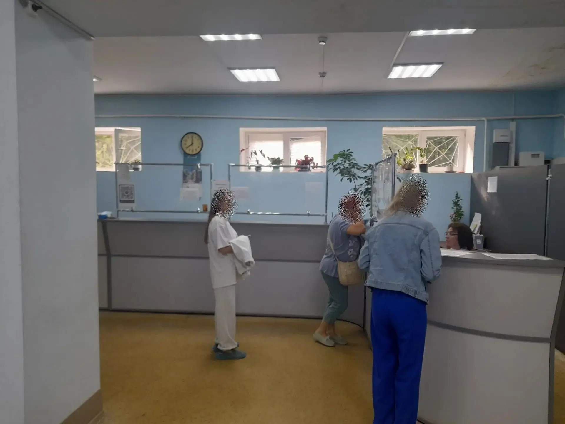 🌞 Доброе утро, уважаемые посетители!
Сегодня утром регистратуры ГБУЗ ЯО «КБ №3» работают в штатном 