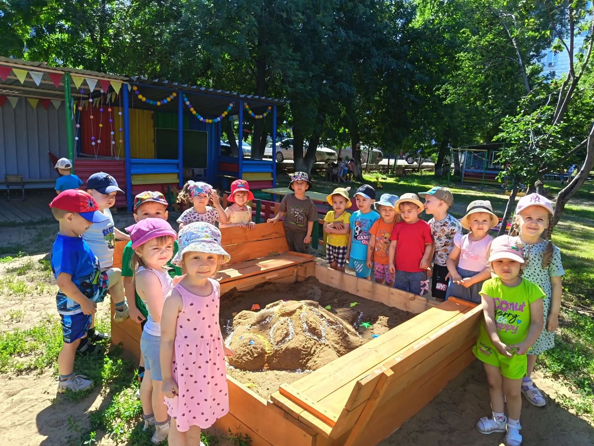 💫«Чудеса из песка» ️

В нашем детском саду в двух корпусах состоялось настоящее творческое приключе