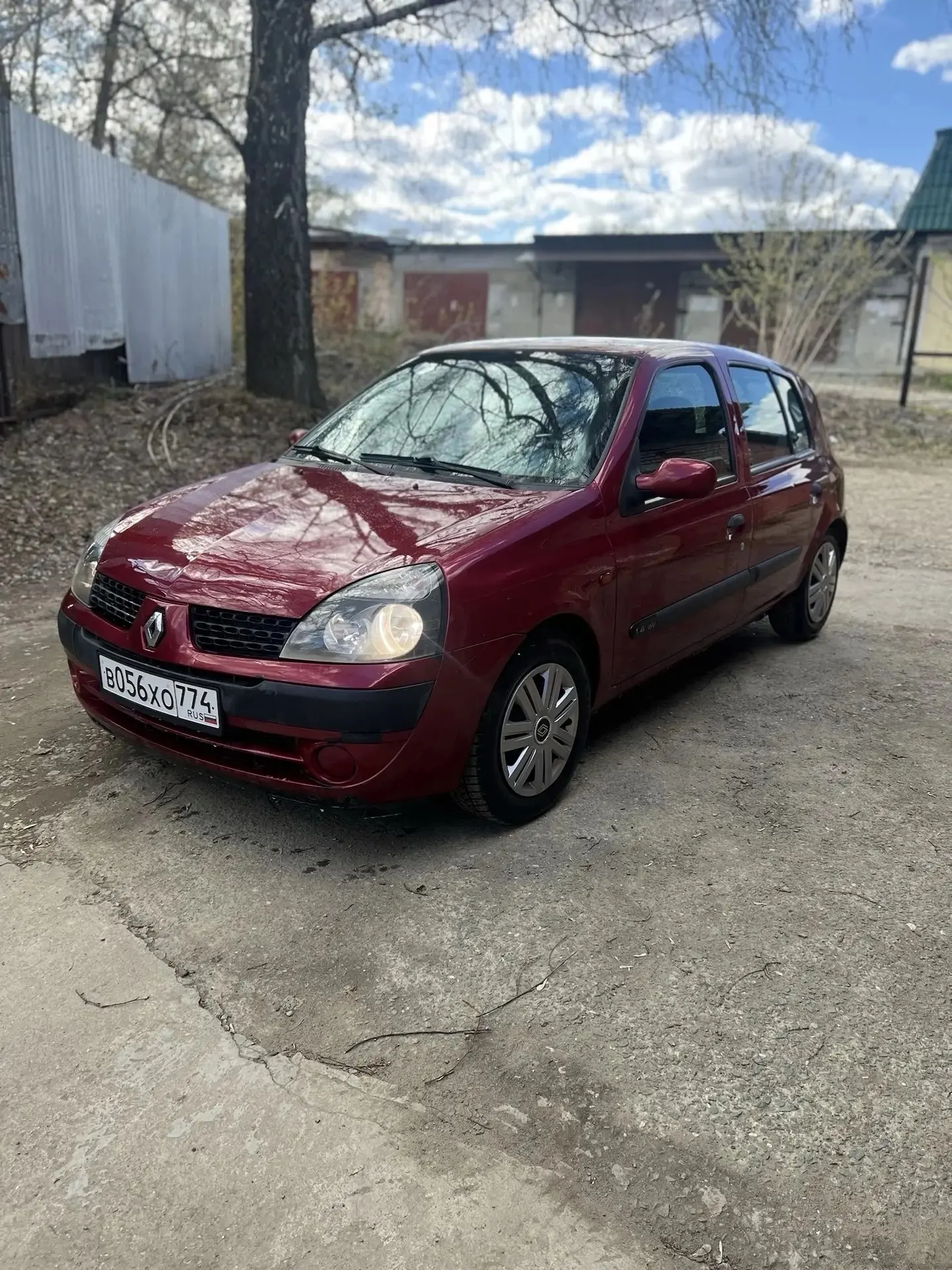 В продаже
Renault Clio 1.4 акпп бензин 
Год выпуска 2002
Пробег 182000км 
Кузов хетчбек, в родном ок