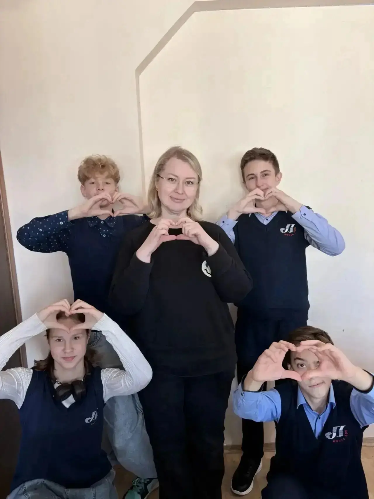 👩‍🏫 Угадай кто?