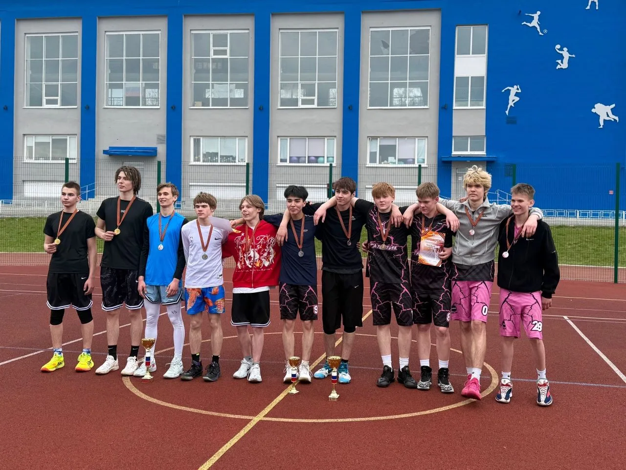 🏀 В Серове прошёл Кубок по баскетболу 3х3 «Весна Победы»  На стадионе «Металлург» состоялись соревно