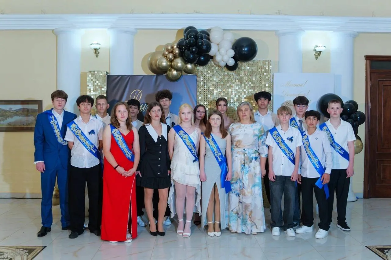 🧑‍🎓Выпускники девятого класса передают эстафету одиннадцатиклассникам. 27 июня состои...