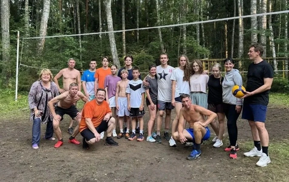🌅 Спортивный лагерь КГУ — место, согретое родными сердцами! 
 
Завершился 42‑й сезон летнего семейн