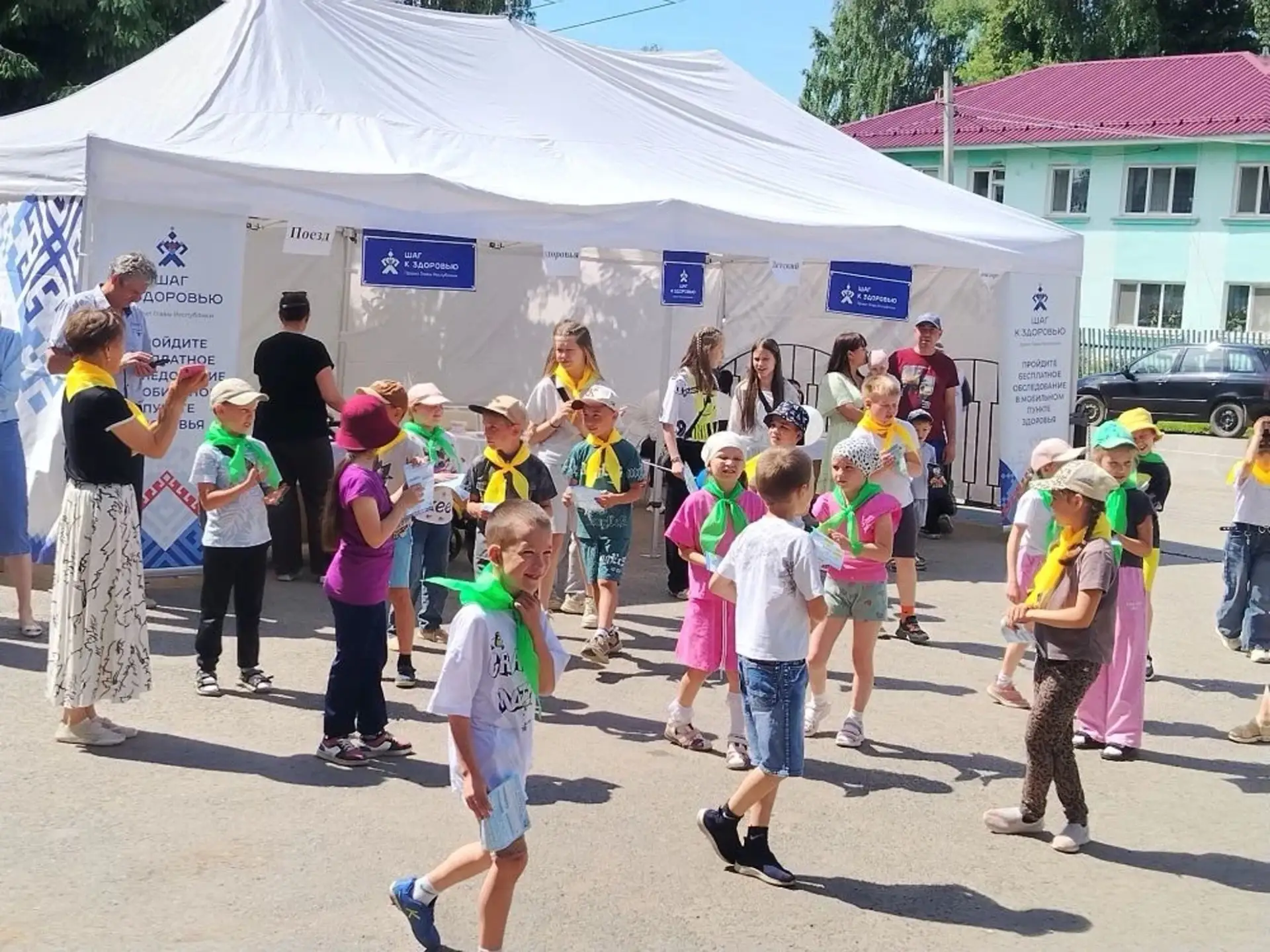 В Чувашской Республике «Поезд здоровья «Детский доктор» принял юных пациентов в Урмарск...