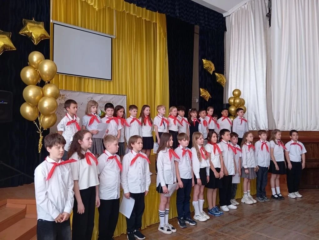 🌟Сегодня важный день: 4А, 4Б и 4В прощаются с начальной школой! 🎓