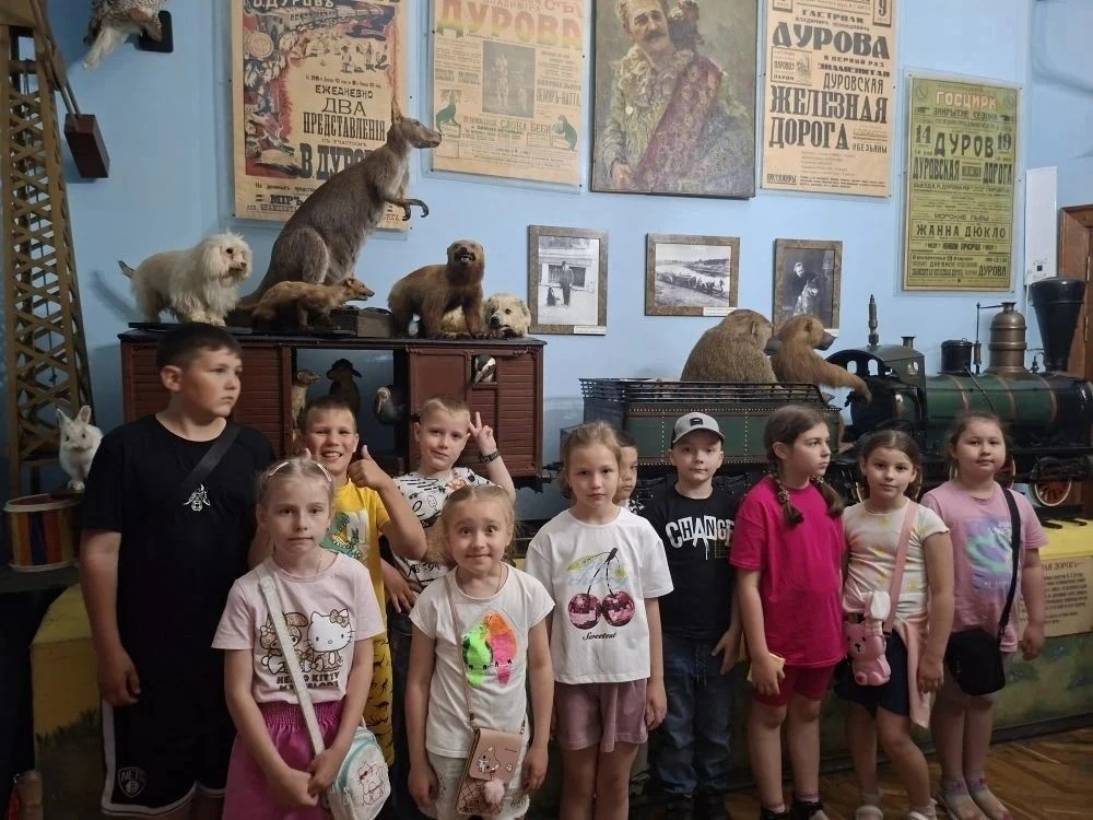 🐾 Путешествие в мир доброты: наши первоклассники в гостях у "Дедушки Дурова".  🐕 Учащиеся 1 «А» и 1 