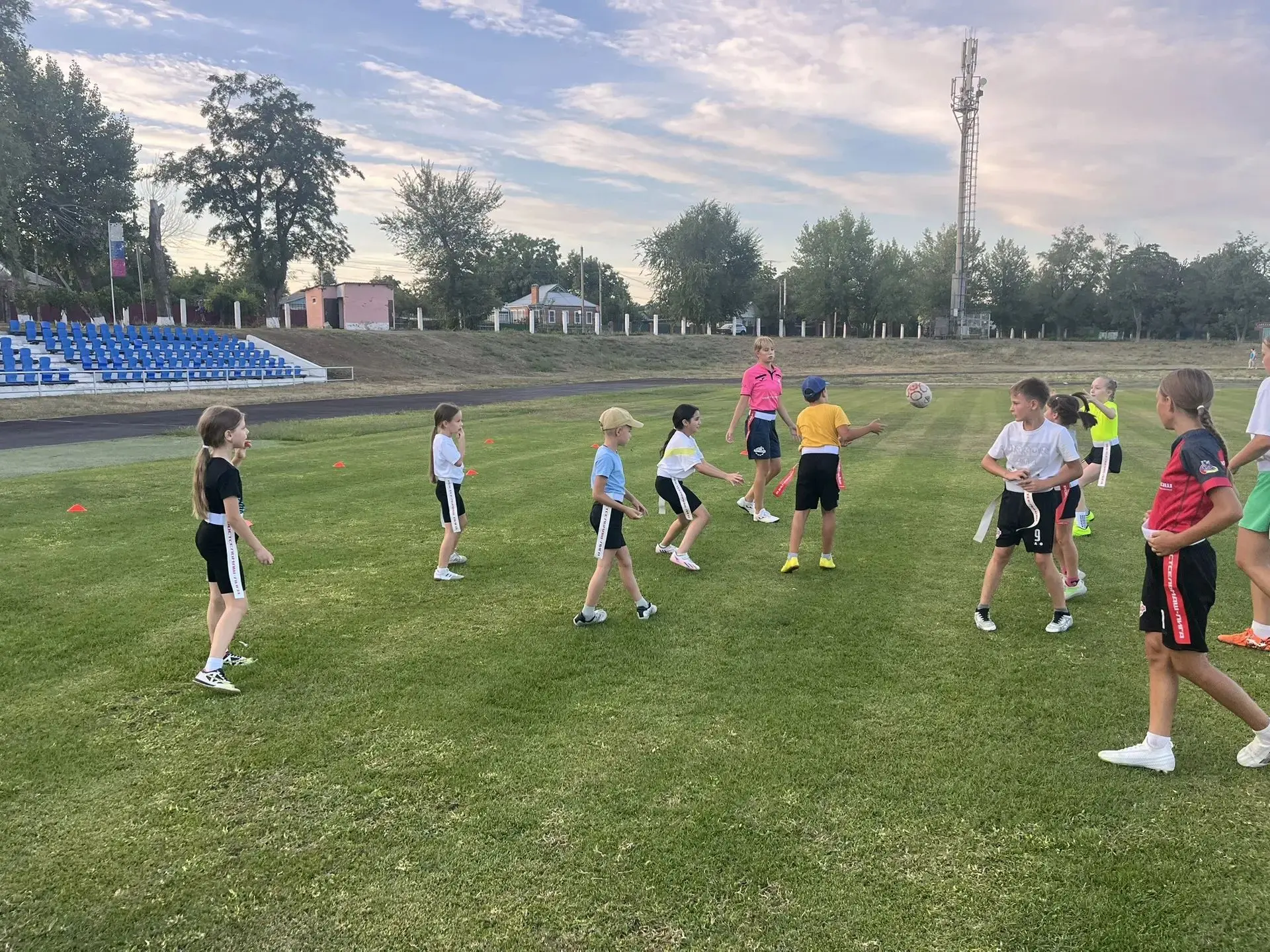 🏈Назад в форму: наши звёздочки снова на поле стадиона "Водник" ! ✨