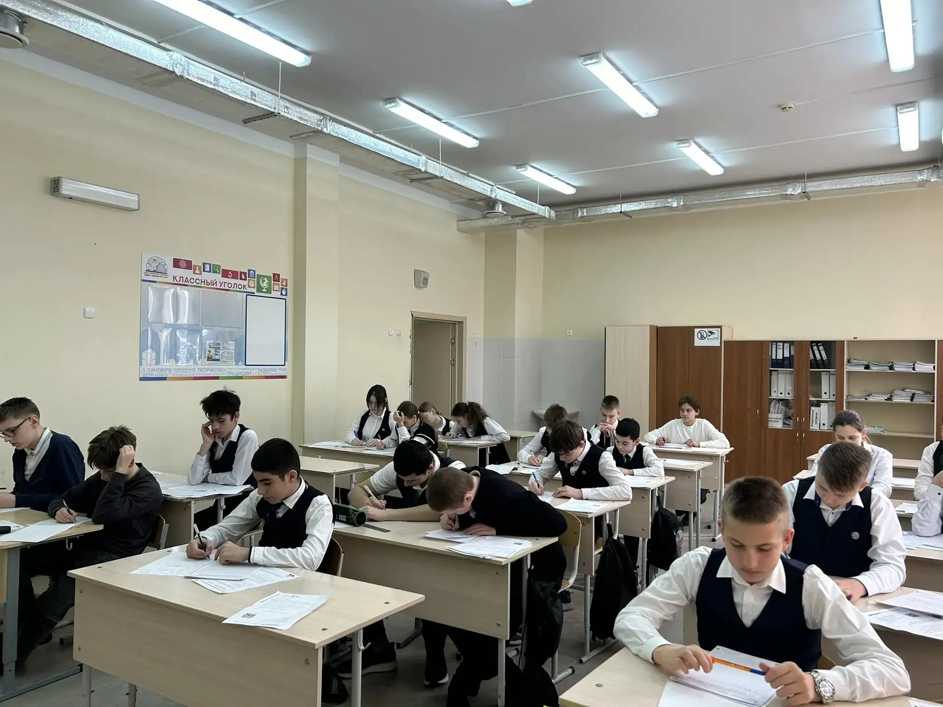 📐 Интеллектуальная битва умов📐   22 февраля в стенах нашей школы царила особая атмосфера — здесь сос