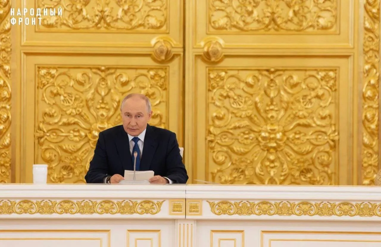 Руководитель Исполкома Народного фронта Михаил Кузнецов выступил на заседании Совета пр...