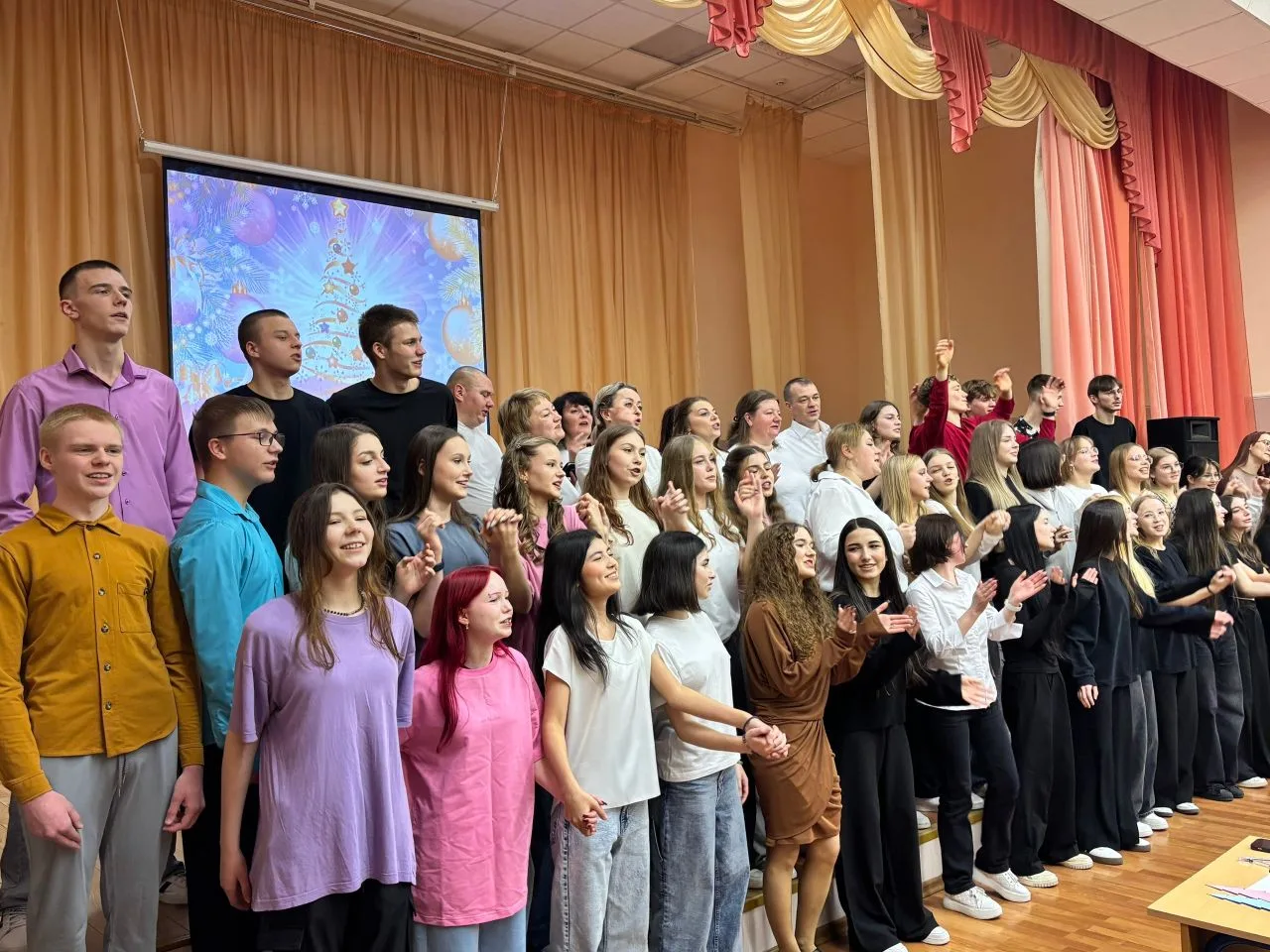 27.12.2025 Для учеников 10-11 классов прошел долгожданный и всеми любимый традиционный КВН «Новогодн