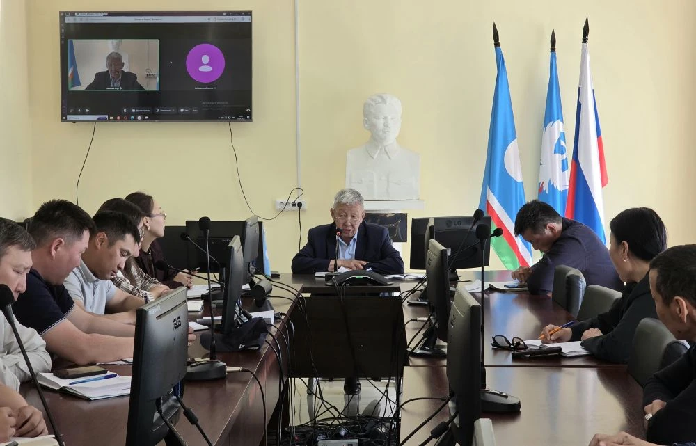 Оттук сезонугар бэлэмнэнии боппуруоһа хонтуруолга турар

Бэҕэһээ, бэс ыйын 15 күнүгэр, улуус баһылыг