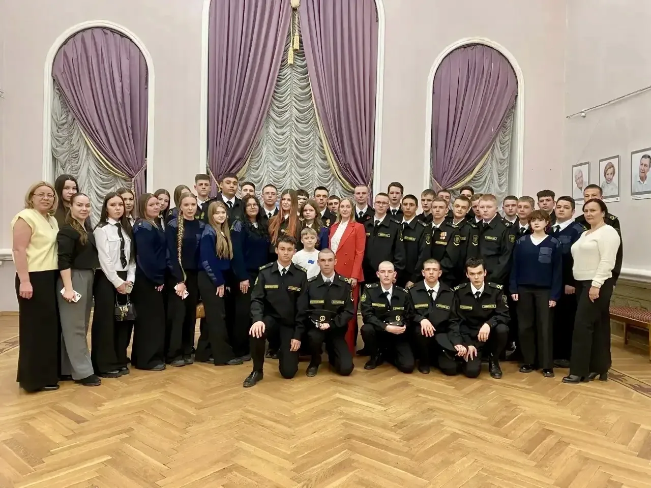 🎭 Курсанты ИМРФ совместно с классными руководителями посетили Театр юного зрителя и посмотрели спект