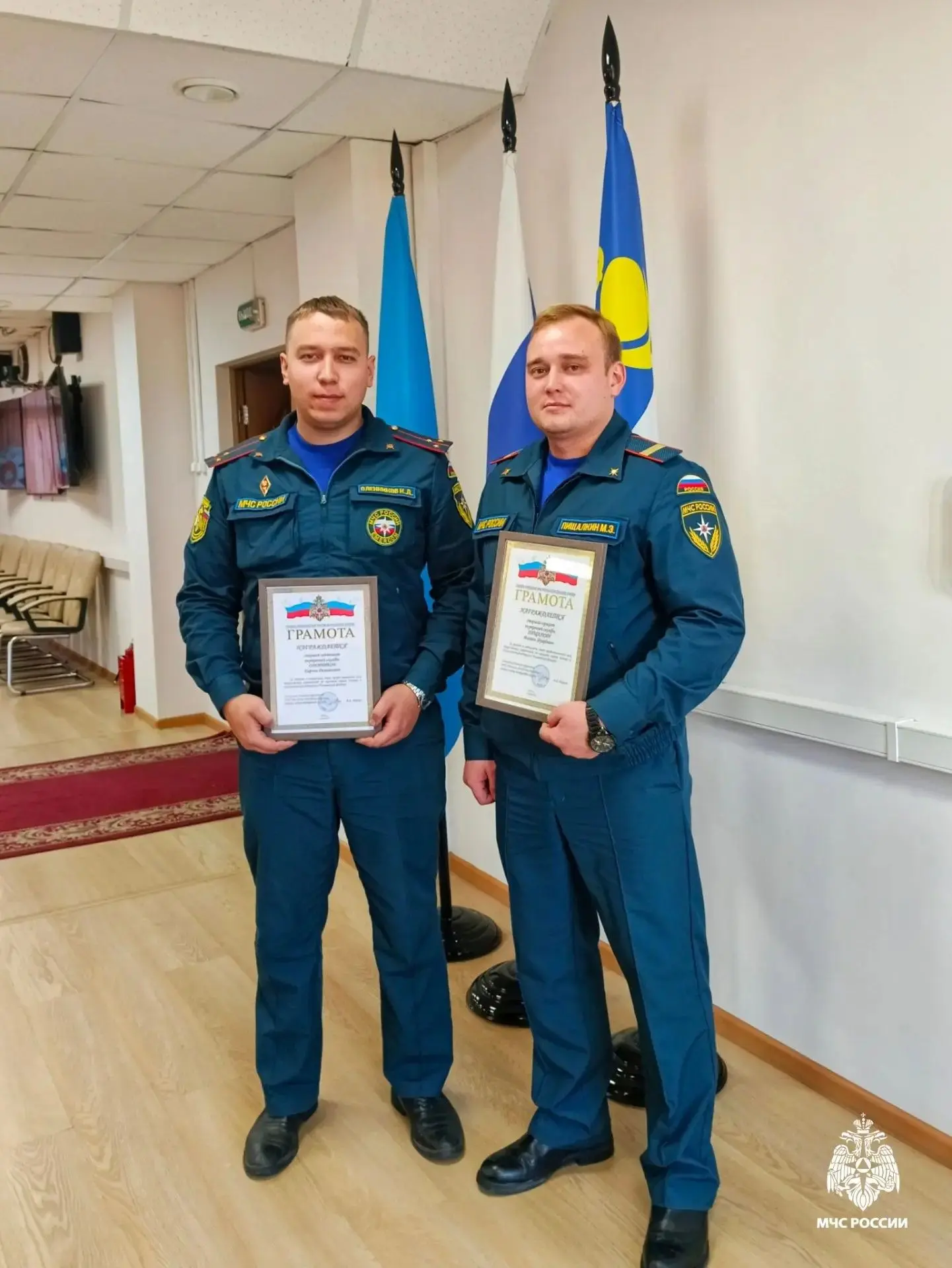 🌞Доброго утра и позитивного начала рабочей недели желают сотрудники МЧС России.