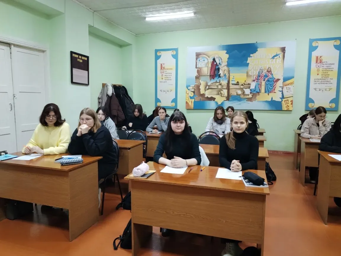Незаметно пролетел семестр и вот уже началась в нашем техникуме зимняя сессия, которая ...