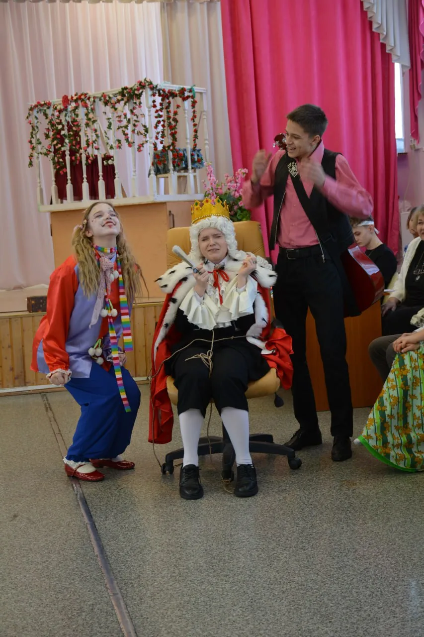 Бременские музыканты: волшебство на школьной сцене! 🎶  Дорогие друзья! Позвольте нам перенести вас о