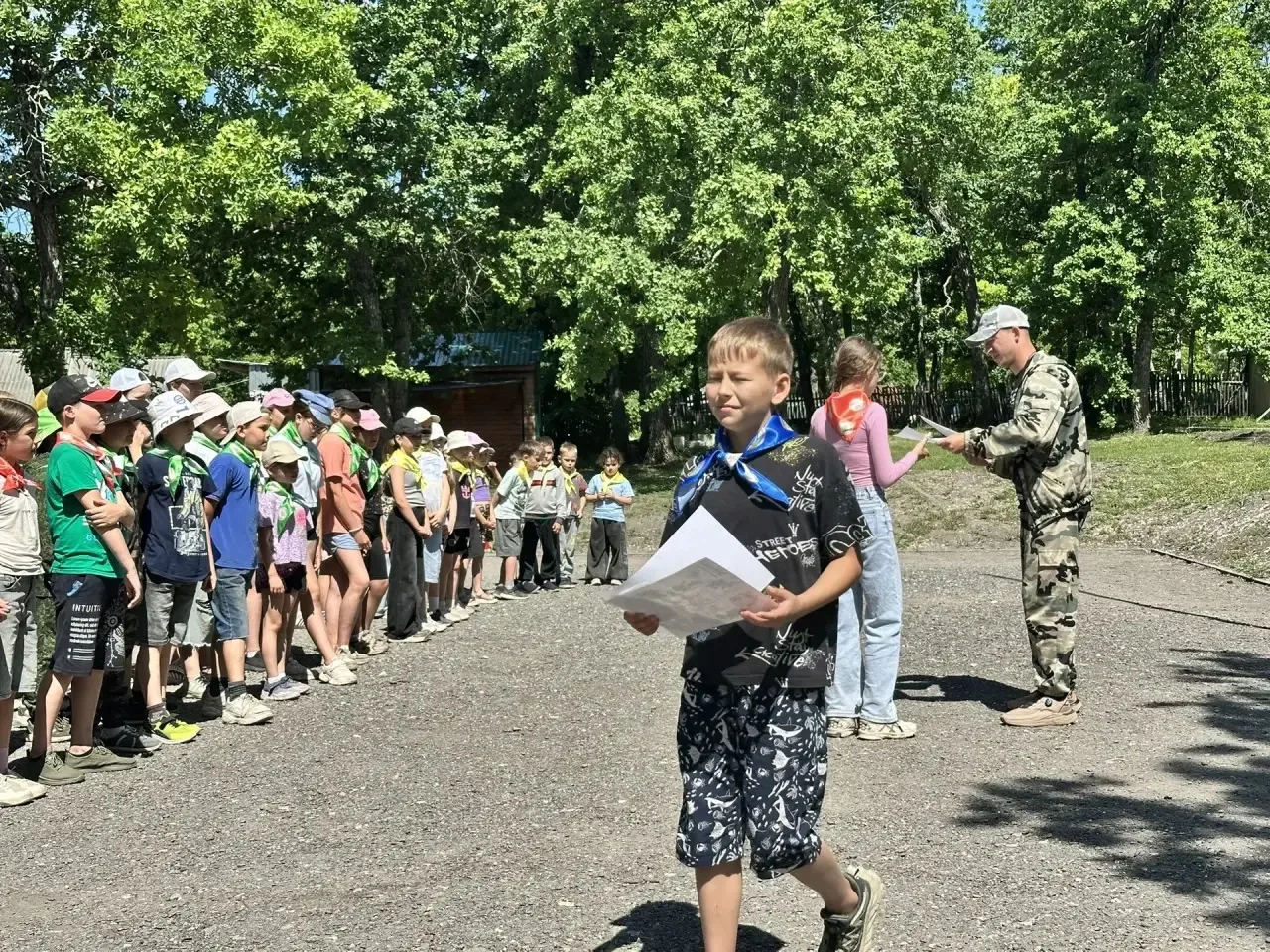 Сегодня в лагере «Цементник» прошёл первый этап игры «Зарница», организованный в формате квеста. Уча