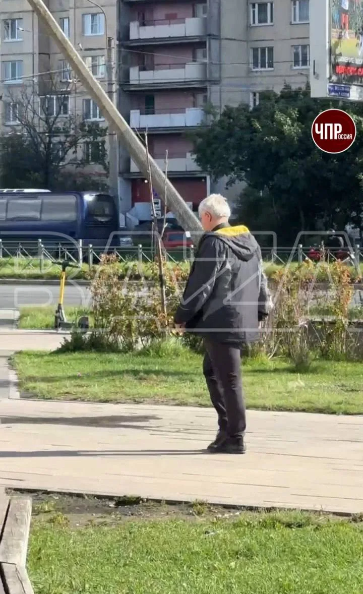 🤬Неизвестный мужчина ударил женщину ножом в Петербурге и ушёл с места преступления. По...