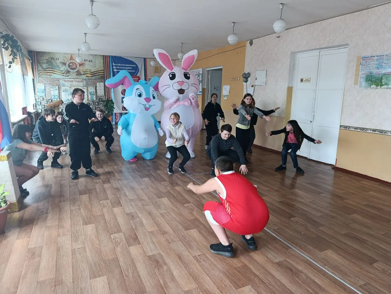 День детства: радость, смех и веселье на пришкольной площадке «Улыбка».