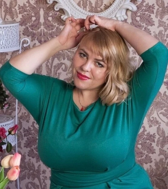 Сделали на платье декольте