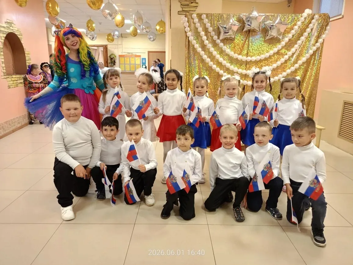 Ура, 1 июня! ☀️

Наши подготовишки сегодня — настоящие артисты! Выступление с танцем «Орлята России»