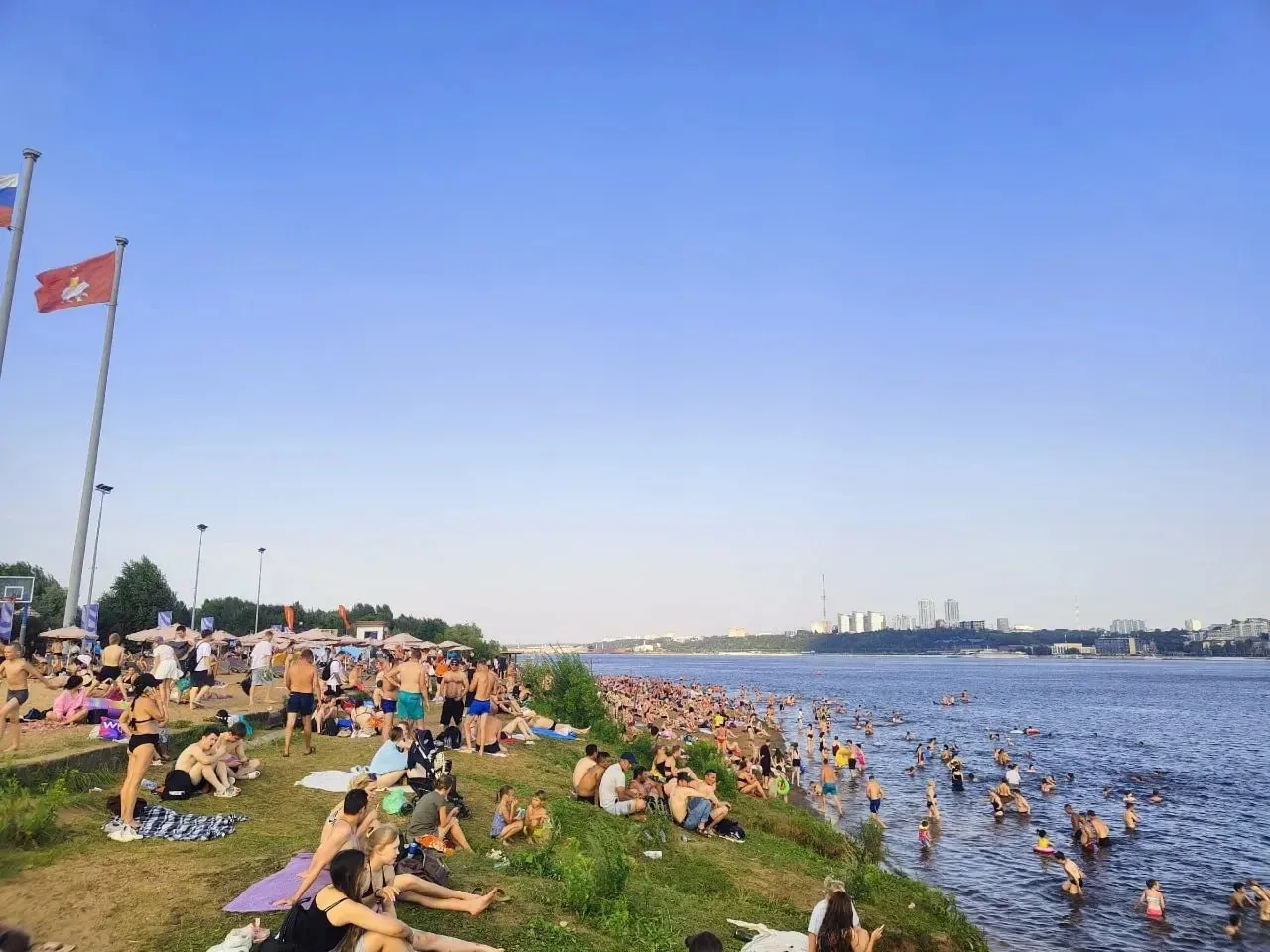 Жаркие будни на городском пляже

Фото: Оксана Попова