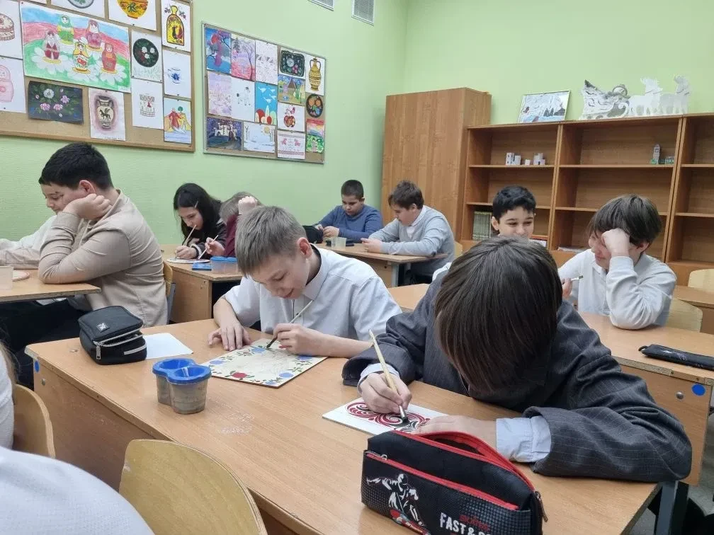Путешествие в мир народных промыслов: день творчества и традиций в нашей школе В нашей школе прошёл 