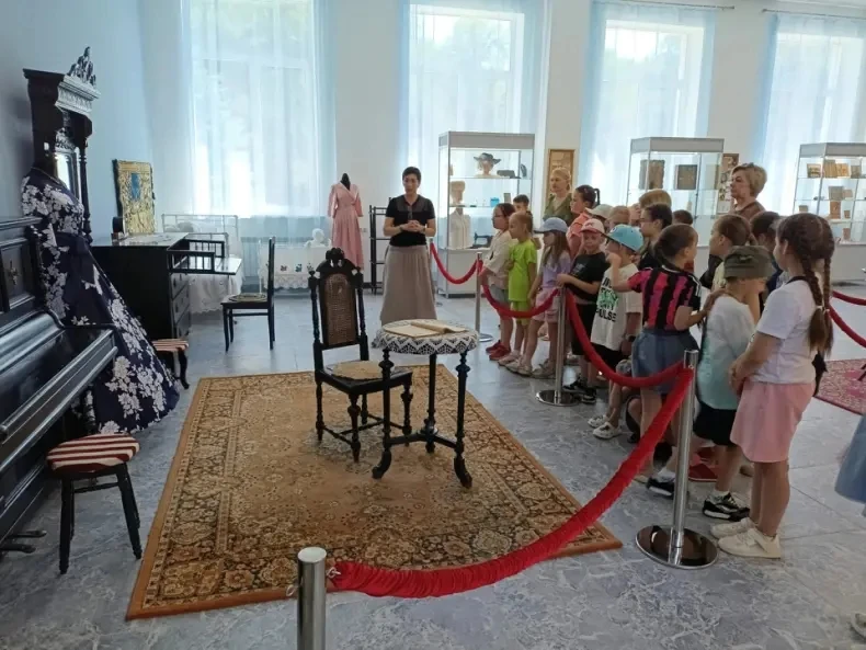 Сегодня в городском музее истории для учащихся школы "Ступени" прошла экскурсия "Казачи...