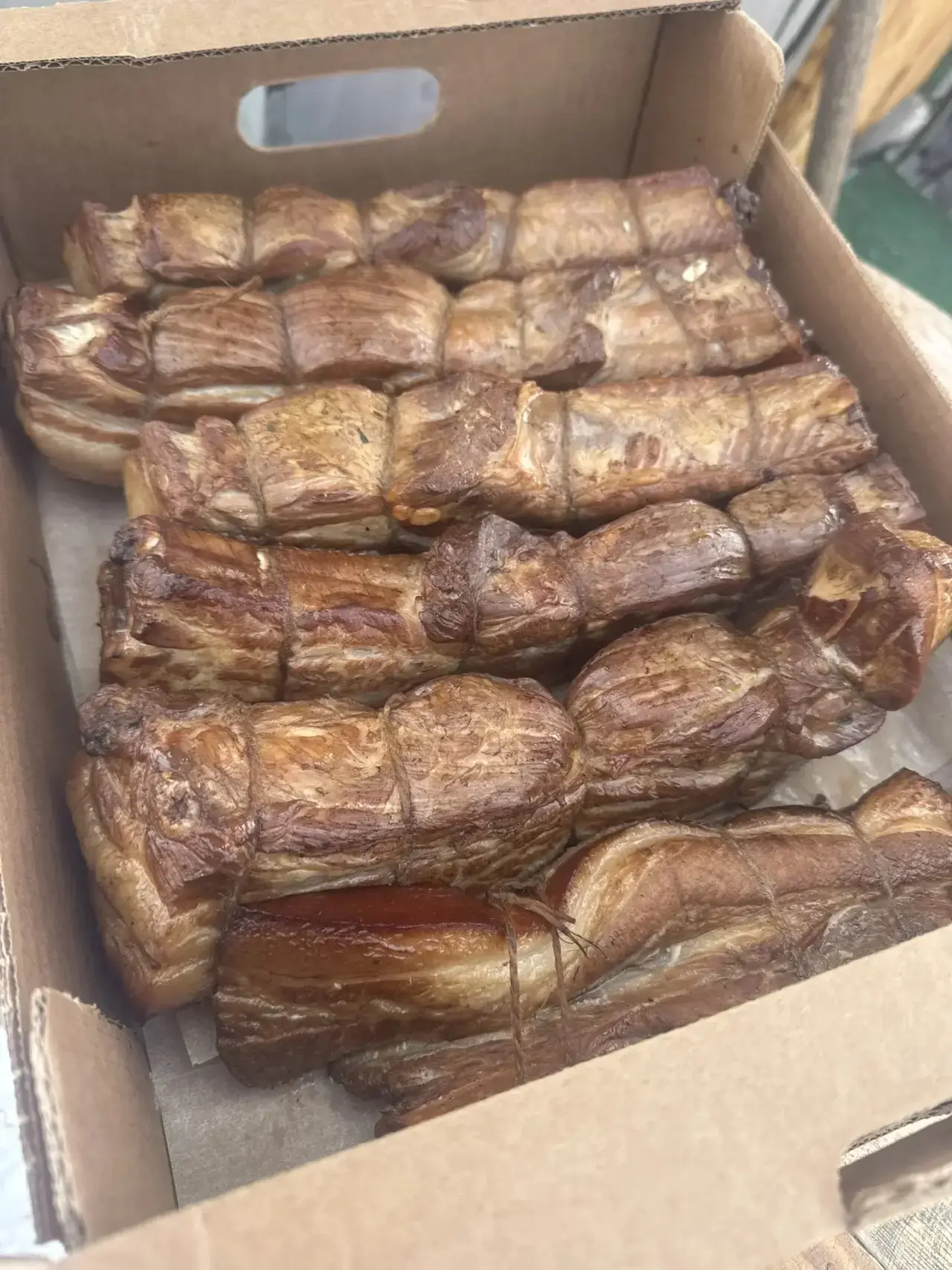 Свежее копчение 😍  Забираем завтра копченую грудинку 🤤 Всего 12 свободных кусков!   Натуральное копч