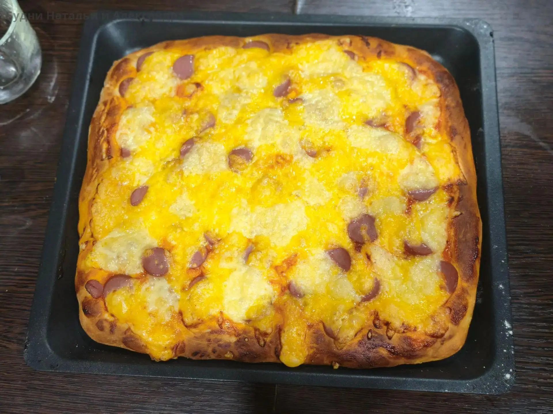 Я приготовила на вечер пиццу 🍕 а Саша собирает шифоньер