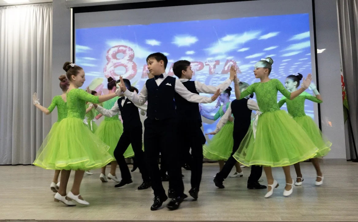 🎶 6 марта наша гимназия наполнилась улыбками и музыкой на праздничном концерте, посвящённом Междунар