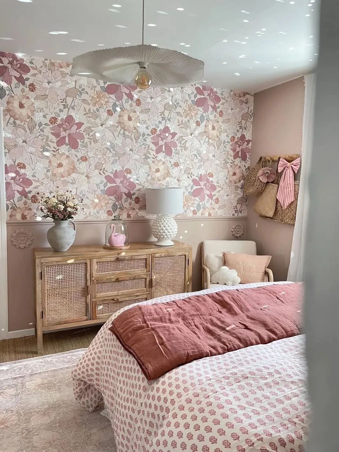 Эта спальня — настоящая мечта для романтической натуры 🌸🎀