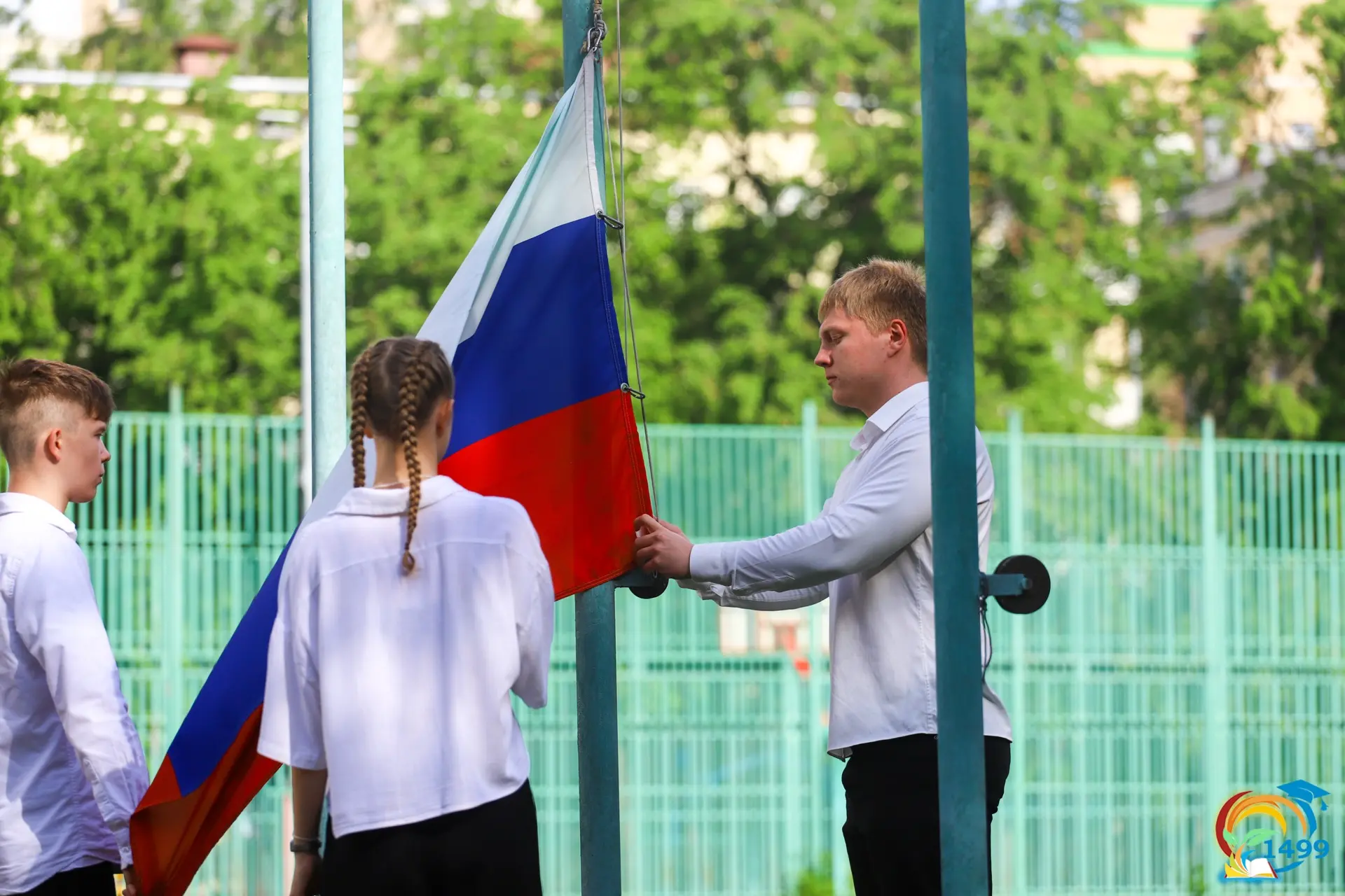 🎓Для наших 11-классников эта торжественная линейка стала одной из последних в школьной жизни…  Совсе