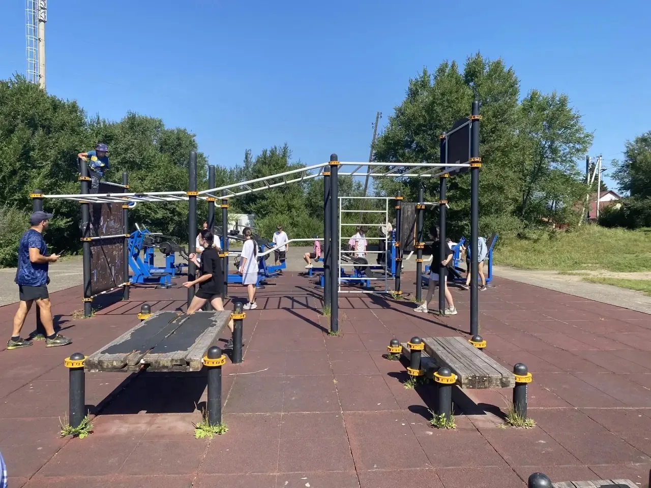 Воспитанники отделения легкой атлетики МБУ ДО «Стадион «Шахтер» под руководством тренер...