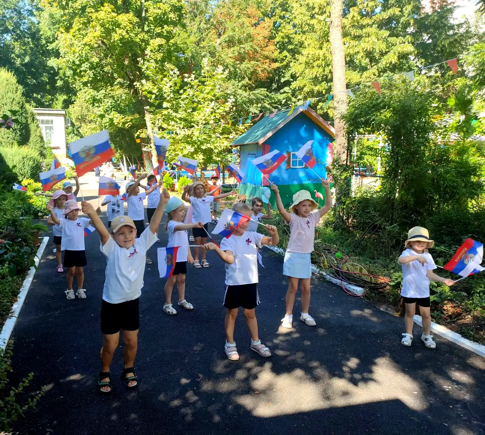 🎉💖😍 В нашем детском саду отметили День флага!